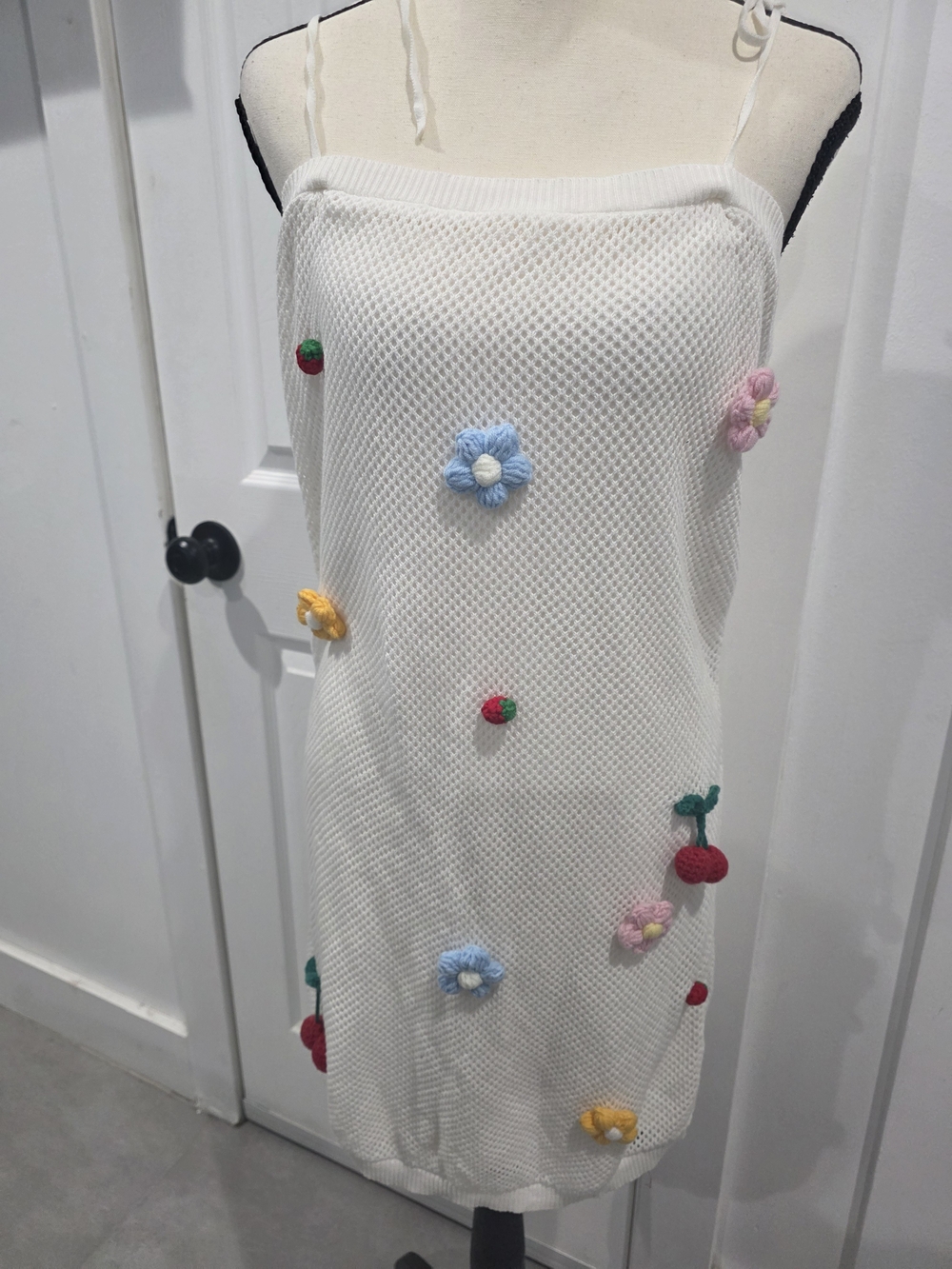 White Knit Mini Dress with Colorful Pom Flower & Cherry Appliqués.M - Picture 3 of 7